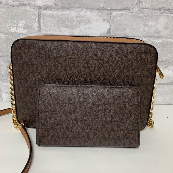 Michael Kors Jetset LG EW Crossbody And Wallet - Picture 3 of 6